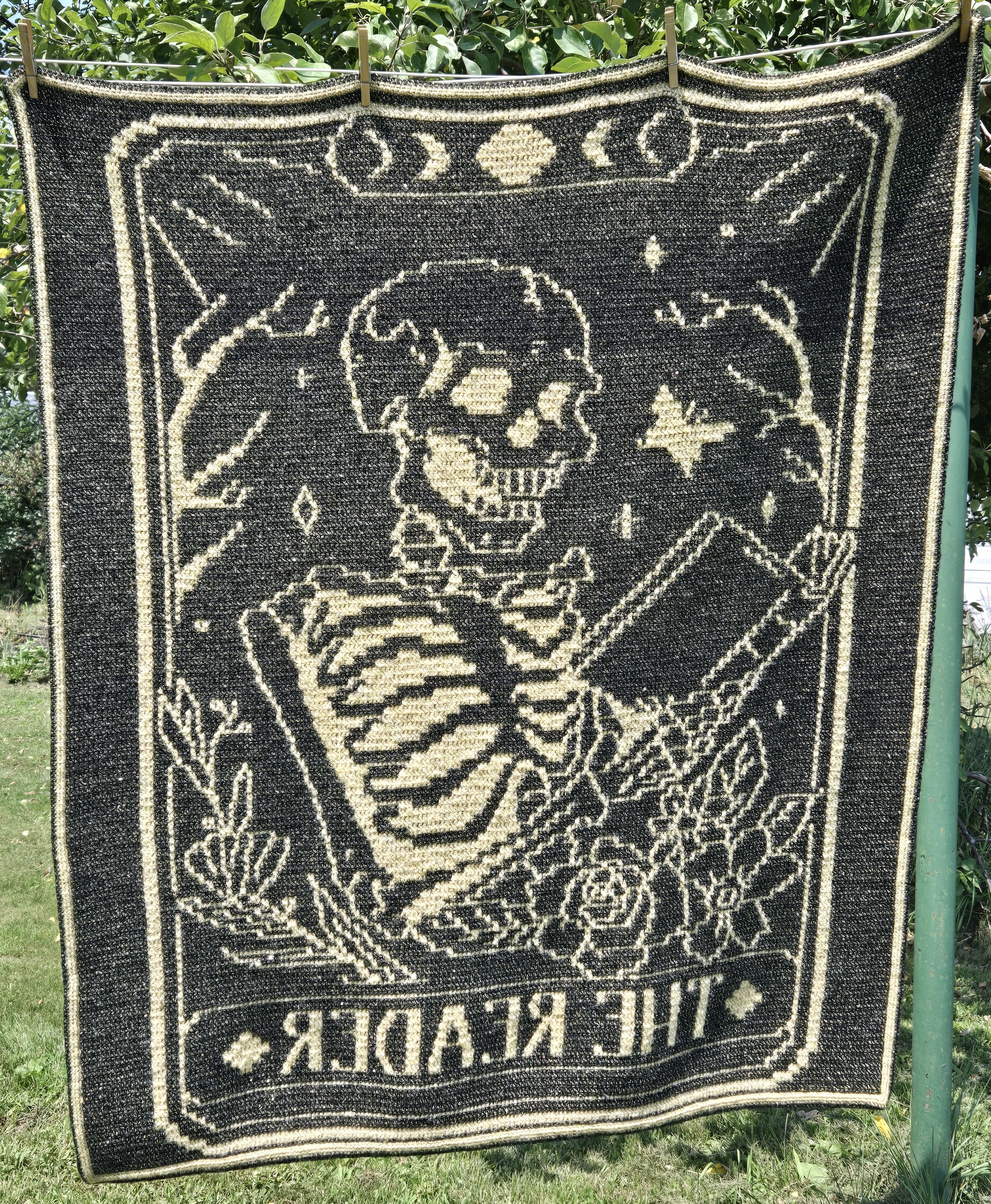 The Reader Tarot Overlay Mosaic Crochet Pattern | Nerd Princess