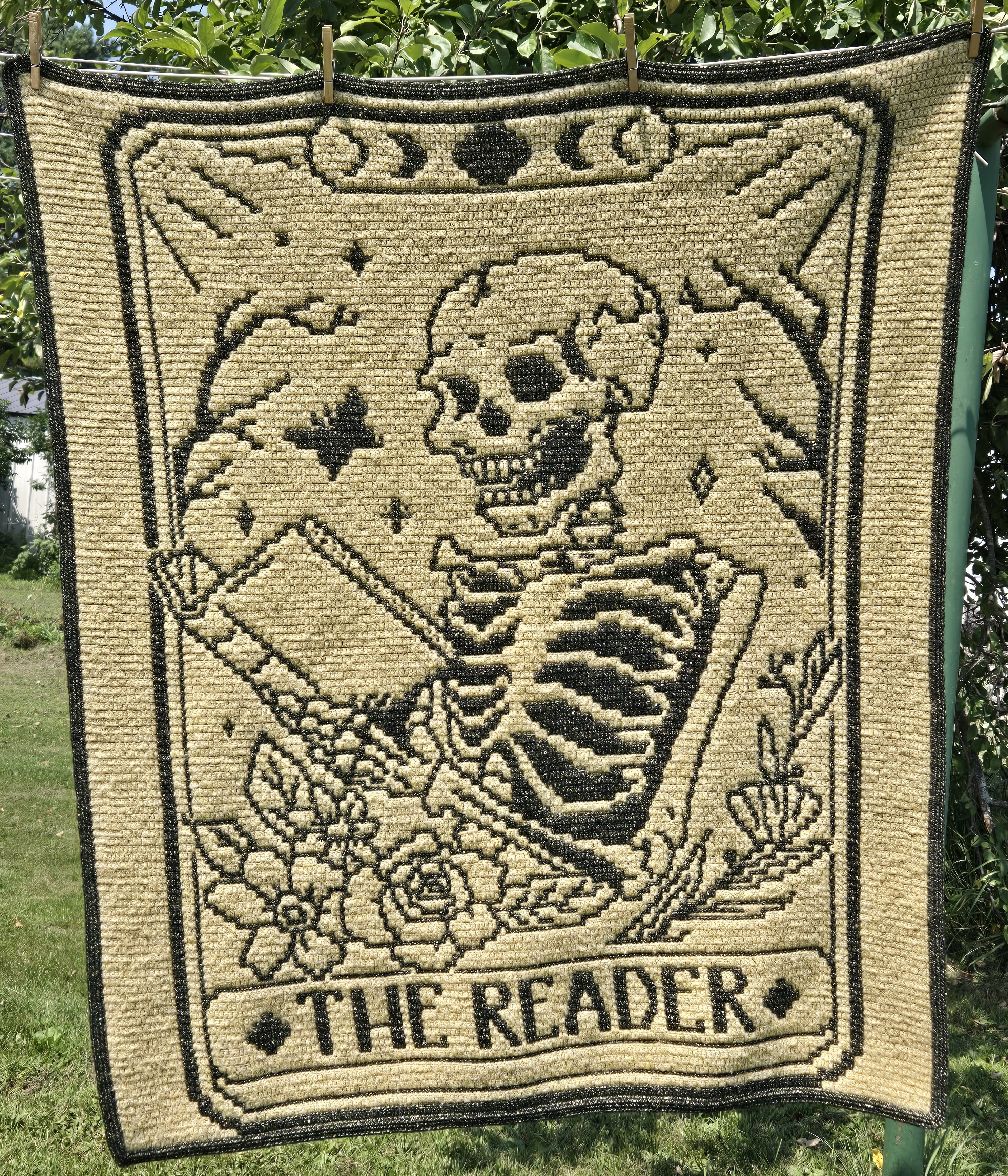The Reader Tarot Overlay Mosaic Crochet Pattern - Image 8