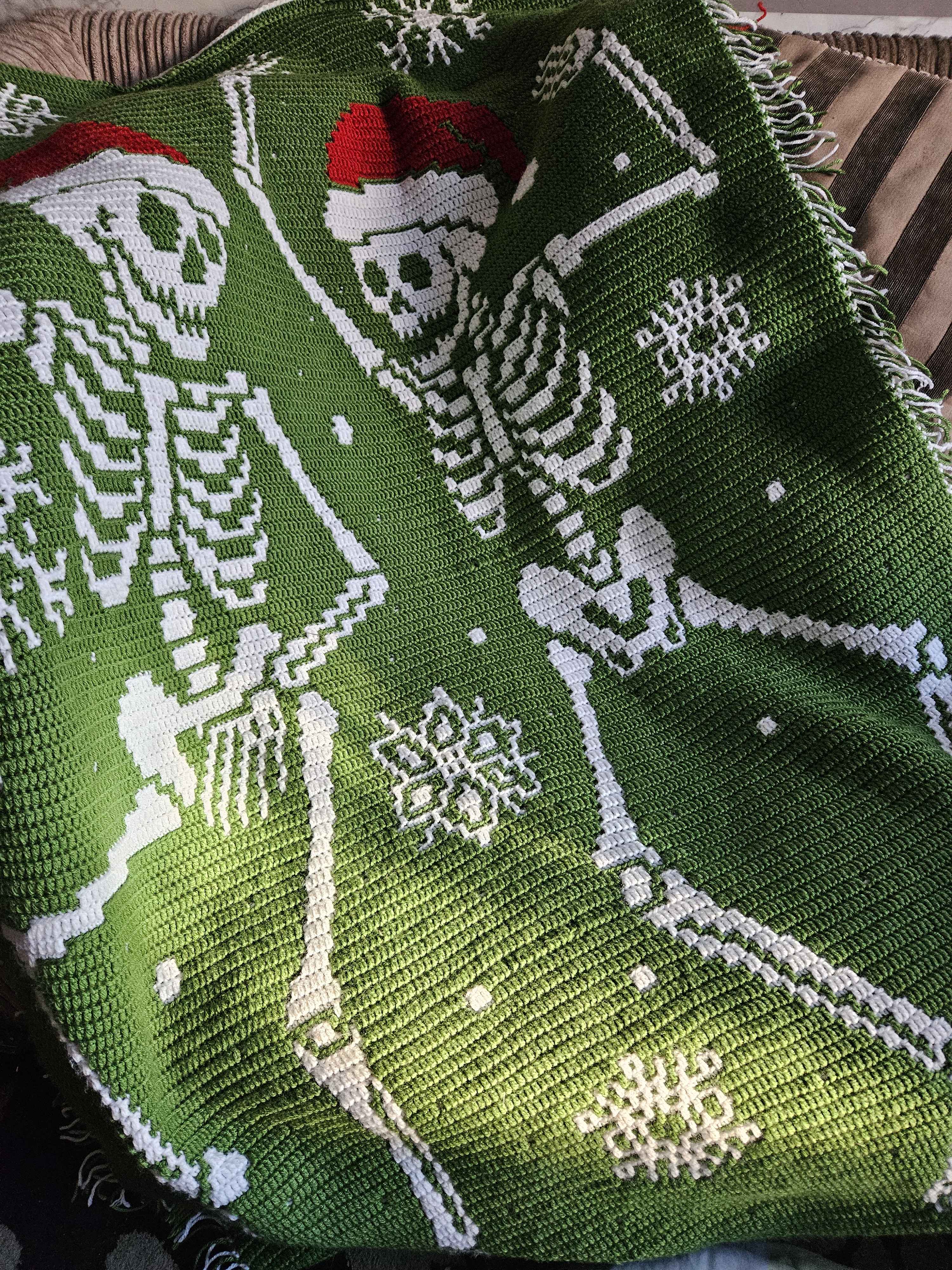 Spooky Christmas Mosaic Crochet Blanket - Dancing Skeletons - Image 8